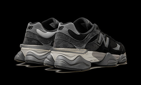 9060 "Black/Castlerock"